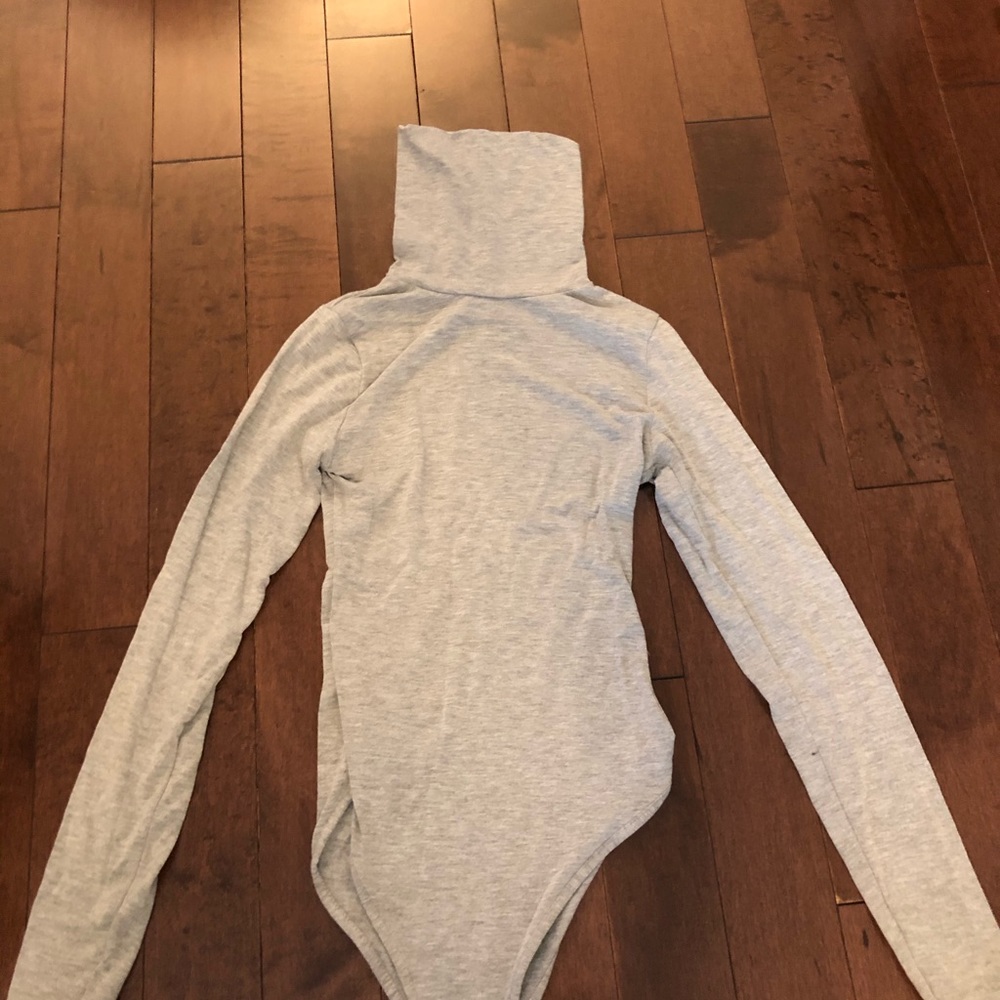H&M body suite shirt